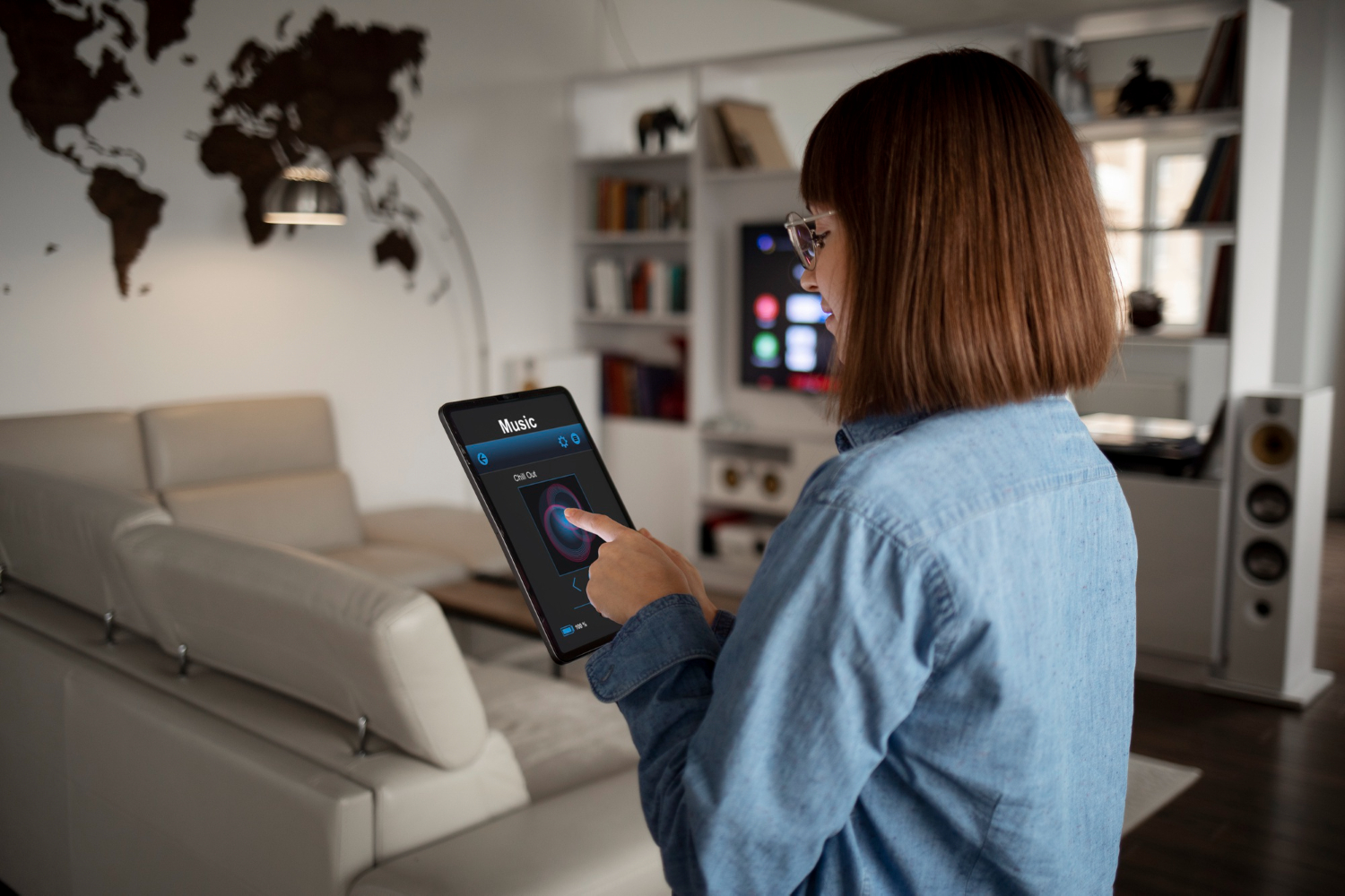 Descubre Shelly Spain: Soluciones inteligentes y competitivas para la domótica en Andorra y reformar tu vivienda con PIRINHOUSE. La domótica está transformando la forma de vivir y gestionar el hogar, aportando comodidad, eficiencia y seguridad a las viviendas modernas. En PIRINHOUSE y Reformes Integrals Andorra apostamos por tecnología de vanguardia y por marcas que facilitan la automatización sin complicaciones ni grandes inversiones. Por ello, recomendamos Shelly Spain, distribuidor oficial de SHELLY en España, como una de las mejores opciones para integrar sistemas domóticos en chalets, pisos y proyectos de reforma exclusivos en Andorra. ¿Qué es Shelly y por qué marca la diferencia? Shelly ofrece un conjunto integral de soluciones de automatización personalizables, ideales tanto para edificios nuevos como ya existentes, y que se adaptan perfectamente a viviendas particulares y espacios comerciales. Su propuesta de valor reside en la facilidad de instalación (no es invasiva), el precio asequible y la alta flexibilidad para controlar, desde electrodomésticos e iluminación hasta sensores para escenarios inteligentes. Gracias a Shelly, cualquier usuario puede instalar domótica efectiva y eficiente en su vivienda paso a paso, creando rutinas automáticas, controlando el consumo energético, programando luces y dispositivos, y accediendo siempre a la información desde el móvil, la tablet o por voz con Alexa y Google Home. Incluso podemos detectar una inundación en el garaje o en el baño. Ventajas competitivas de Shelly Spain en domótica: Envíos rápidos y gratuitos: Entregas en 24/48 horas, sin coste para pedidos superiores a 25 €, lo que facilita la puesta en marcha de cualquier proyecto de reforma domótica en Andorra. Pago seguro y asesoramiento profesional: Garantías y soporte técnico a medida para clientes y profesionales, acompañando el proceso de compra y la instalación. Condiciones especiales para instaladores: Como profesionales de las reformas, Shelly nos ofrece apoyo dedicado, formación y atención personalizada para maximizar el valor de la tecnología. que instalamos en Andorra. Guías, tutoriales y soporte directo: El usuario dispone de material educativo y ayuda técnica continua para sacar el máximo partido a cada dispositivo Shelly. Control total por voz: Compatible con Alexa, Google Home y asistentes móviles (Android/iOS), simplificando el manejo diario de la vivienda. ¿Por qué integrar Shelly en tu reforma en Andorra con PIRINHOUSE? Aportar valor añadido y diferenciación a pisos y chalets de alto standing, logrando hogares inteligentes y confortables. Mejorar la eficiencia energética y el control sobre el consumo, sin necesidad de costosas obras ni grandes inversiones. Ofrecer al cliente final una herramienta intuitiva, segura y adaptable que crece según sus necesidades reales y sus preferencias tecnológicas. En resumen, Shelly Spain es sinónimo de domótica accesible, profesional y vanguardista. Reformar tu hogar en Andorra o desarrollar proyectos inmobiliarios con PIRINHOUSE y Reformes Integrals Andorra será mucho más sencillo y eficiente con tecnología Shelly como aliado estratégico. ¿Quieres empezar tu proyecto domótico? Consulta a PIRINHOUSE y confía en Shelly Spain para dar el salto inteligente en tu vivienda, con el mejor respaldo profesional y el soporte más completo del mercado. https://shellyspain.com