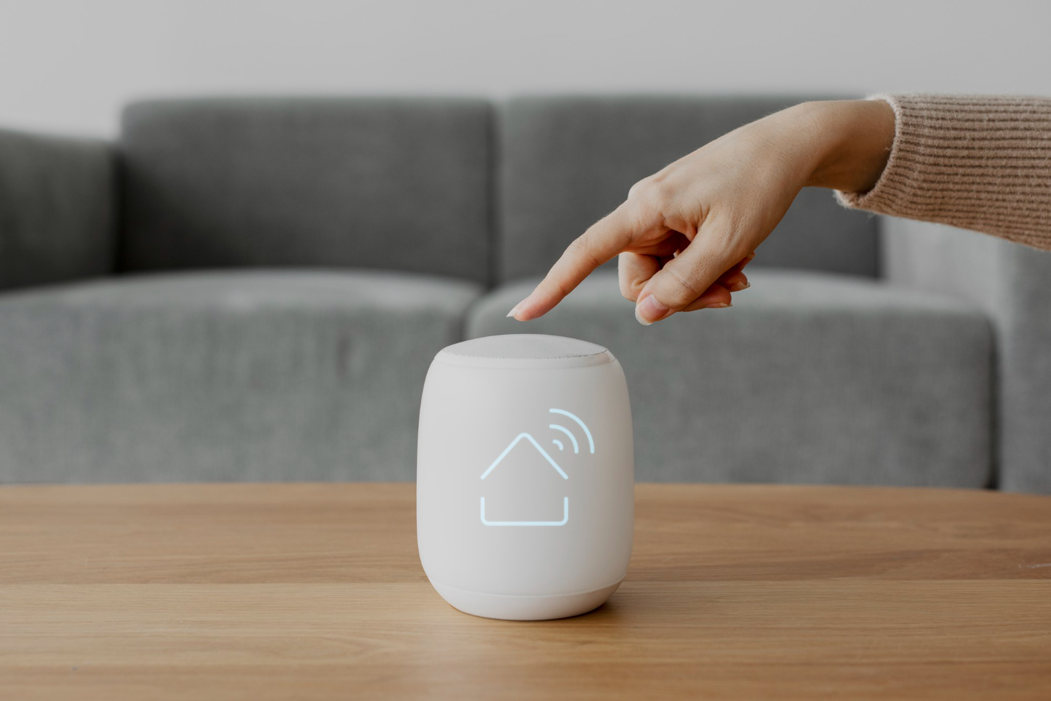 ¡Claramente, las noticias sobre Home Assistant son muy ricas! Después de la actualización mensual, aportando su cuota de novedades, Paulus Schoutsen, fundador de Home Assistant, anuncia el lanzamiento de una iniciativa prometedora: la creación del la Fundación Casa Abierta. No, no es una fundación más como la Materia. En esta ocasión, esta organización sin ánimo de lucro nace para defender los principios fundamentales de confidencialidad, libertad de elección y sostenibilidad en el mundo de los hogares conectados. ¡Muy buenas promesas! Quiero dejar claras nuestras intenciones al mundo entero: nos mueve un propósito mayor que el dinero. Y no estamos a la venta. Paulus Schoutsen, presidente/junta directiva de la Open Home Foundation. Los pilares de la Fundación Casa Abierta La Open Home Foundation es la guardiana de los valores esenciales en el corazón del hogar inteligente del mañana: Confidencialidad: Eres dueño de tus datos. Su privacidad debe permanecer inviolable sin su consentimiento explícito. Esa es una profunda convicción de la Fundación, que promueve el uso local de dispositivos conectados sin dependencia obligatoria de los servicios en la nube. La elección: La libertad de mezclar y combinar dispositivos de varias marcas dentro de tu hogar. La Fundación aboga por la interoperabilidad sin restricciones arbitrarias, la gestión local de dispositivos mediante estándares abiertos y API accesibles. Sostenibilidad: Extender la vida útil de sus dispositivos y dispositivos significa superar los límites de su vida útil comercial. También significa tener las herramientas para reducir su huella ambiental.